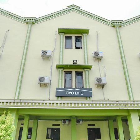 Oyo Life 2508 Alba Suites Homestay Syariah Tulungagung Eksteriør billede